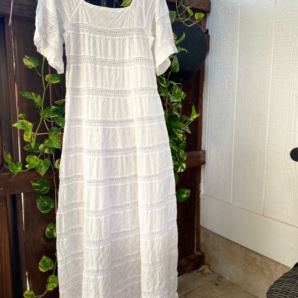 Elegant White Lace Dress